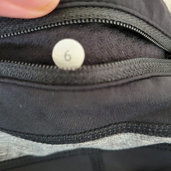 Lululemon Navy Cropped Leggings size 6‎ - Picture 7 of 10